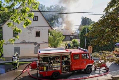 Update zu Feuerwehreinsatz in Meerane: Garage steht in Flammen - In Meerane kam es zum Brand eines Einfamilienhauses. Foto: Andreas Kretschel