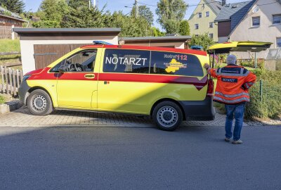 Update zu Großeinsatz nach Schulbus-Unfall in Sehmatal-Neudorf: Sieben Kinder im Krankenhaus - Schulbusunglück in Sehmatal-Neudorf. Foto: Bernd März