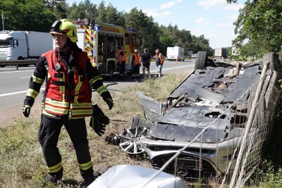 Update zu Heli-Einsatz auf A13: Schwerer Unfall mit Überschlag - Die Polizei ermittelt zur Unfallursache. Foto: Roland Halkasch