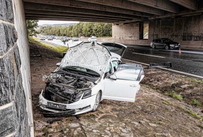 Update zu Schwerem Unfall auf der A72: Mehrere Verletzte, darunter vier Kinder - Am Samstagnachmittag ereignete sich auf der Autobahn 72 bei Plauen ein schwerer Unfall, bei dem mehrere Personen, darunter vier Kinder, zum Teil schwer verletzt wurden. Foto: Igor Pastierovic