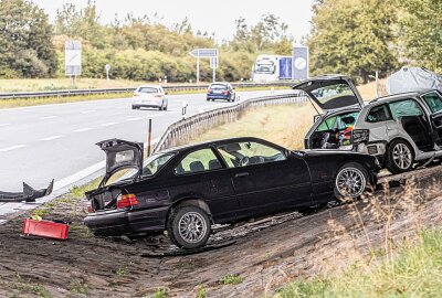 Update zu Schwerem Unfall auf der A72: Mehrere Verletzte, darunter vier Kinder - Am Samstagnachmittag ereignete sich auf der Autobahn 72 bei Plauen ein schwerer Unfall, bei dem mehrere Personen, darunter vier Kinder, zum Teil schwer verletzt wurden. Foto: Igor Pastierovic