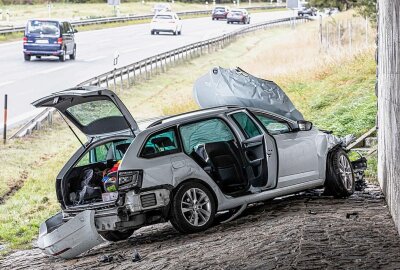 Update zu Schwerem Unfall auf der A72: Mehrere Verletzte, darunter vier Kinder - Vier Kinder erlitten Verletzungen und der BMW-Fahrer wurde ins Krankenhaus gebracht. Foto: Igor Pastierovic