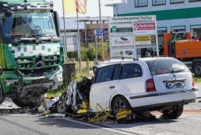 Update zu Tödlichem Unfall: PKW-Fahrer stirbt nach Frontalzusammenstoß mit LKW - Zwischen Malschwitz und Gutta kam es zu einem tödlichen Unfall. Foto: LausitzNews/ Jens Kaczmarek