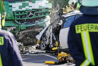 Update zu Tödlichem Unfall: PKW-Fahrer stirbt nach Frontalzusammenstoß mit LKW - Zwischen Malschwitz und Gutta kam es zu einem tödlichen Unfall. Foto: LausitzNews/ Jens Kaczmarek