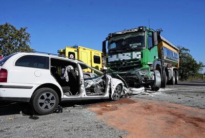 Update zu Tödlichem Unfall: PKW-Fahrer stirbt nach Frontalzusammenstoß mit LKW - Zwischen Malschwitz und Gutta kam es zu einem tödlichen Unfall. Foto: LausitzNews/ Jens Kaczmarek