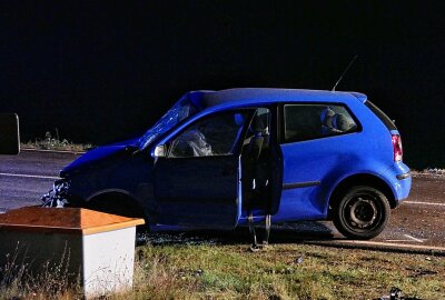 Update zu Tödlichen Verkehrsunfall auf der B107: Audi A3 und VW Polo kollidieren frontal -  Zur genauen Unfallursache ermittelt nun die Polizei. Foto: Sören Müller