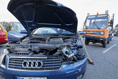 Update zu Unfall auf der B173 in Lichtenstein: Vollsperrung nach Zusammenstoß mit Multicar - Unfall auf der B173. Foto: Andreas Kretschel