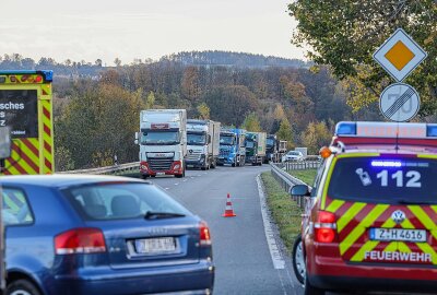 Update zu Unfall auf der B173 in Lichtenstein: Vollsperrung nach Zusammenstoß mit Multicar - Unfall auf der B173. Foto: Andreas Kretschel