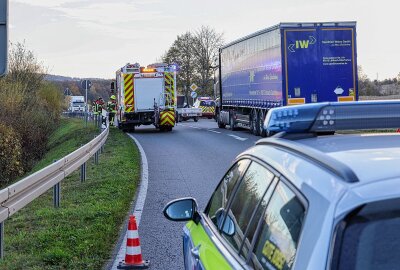 Update zu Unfall auf der B173 in Lichtenstein: Vollsperrung nach Zusammenstoß mit Multicar - Unfall auf der B173. Foto: Andreas Kretschel