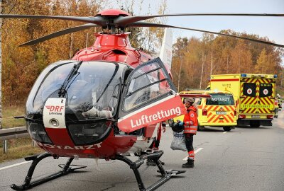 Update zu Unfall in Raschau: Motorradfahrer schwer verletzt - Der Fahrer musste nach seinem Sturz mit einem Rettungshubschrauber ins Krankenhaus gebracht werden. Foto: Niko Mutschmann