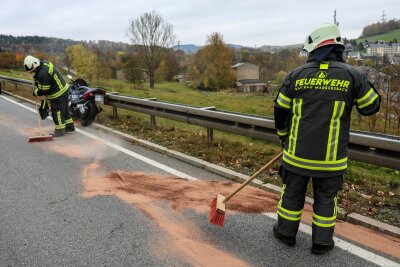 Der Fahrer musste nach seinem Sturz mit einem Rettungshubschrauber ins Krankenhaus gebracht werden. Foto: Niko Mutschmann