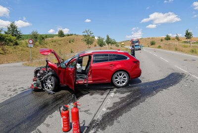 Update zu Unfall zwischen Traktor und PKW in Glauchau - Am Dienstag hat sich ein schwerer Verkehrsunfall zwischen einem Traktorfahrer und einer PKW-Fahrerin ereignet. Foto: Andreas Kretschel