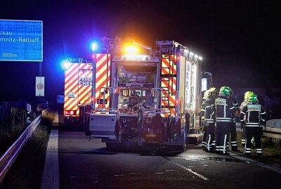 Update zu Verkehrsunfall auf der A4: Skoda kracht in Leitplanke - Die Fahrerin kam verletzt ins Krankenhaus. Foto: ChemPic