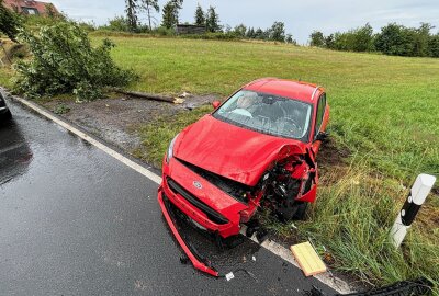 Update zum Crash auf der S179: Eine schwerverletzte Person - Unfall auf der S179 in Reichenberg. Foto: Roland Halkasch