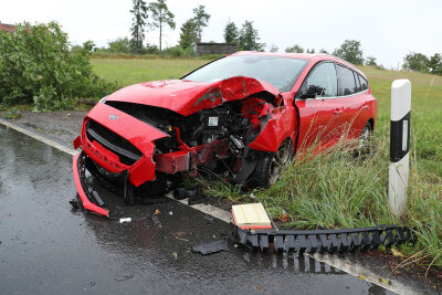 Update zum Crash auf der S179: Eine schwerverletzte Person - Unfall auf der S179 in Reichenberg. Foto: Roland Halkasch