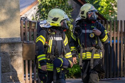 Durch den schnellen Einsatz der Freiwilligen Feuerwehr konnte eine Ausbreitung der Flammen auf weitere Räume verhindert werden. Foto: David Rötzschke 