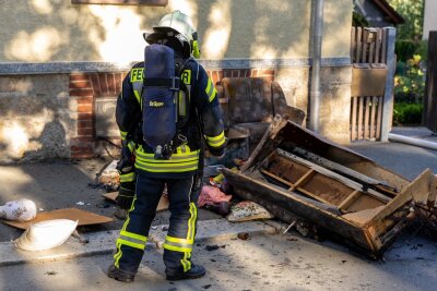 Durch den schnellen Einsatz der Freiwilligen Feuerwehr konnte eine Ausbreitung der Flammen auf weitere Räume verhindert werden. Foto: David Rötzschke 