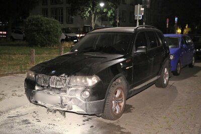 Ersthelfer entdeckten den Brand in der Seidnitzer Straße/Ecke Blochmannstraße und konnten ihn noch in der Entstehungsphase bekämpfen. Foto: Roland Halkasch