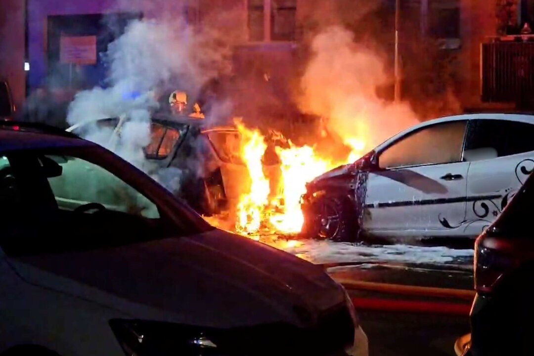 Einsatzkräfte Vorort in der Dürerstraße. Foto: xcitepress/Philipp Rostig