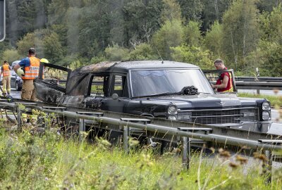 Update zum Feuerwehreinsatz auf der A72: Oldtimer in Flammen - Oldtimer auf der A72 in Flammen. Foto: Bernd März