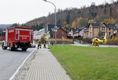 Update zum schweren Unfall in Breitenbrunn: Motorradfahrer erleidet schwere Verletzungen - Einsatzkräfte Vorort. Foto: Niko Mutschmann