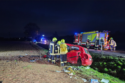 Die Unfallstelle wurde nach dem Vorfall komplett gesperrt, während Rettungskräfte und Polizei im Einsatz waren. Foto: Mike Müller