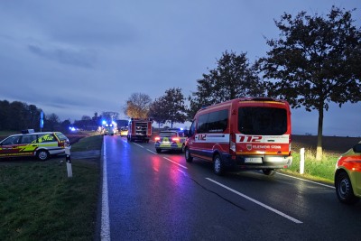 Die Unfallstelle wurde nach dem Vorfall komplett gesperrt, während Rettungskräfte und Polizei im Einsatz waren. Foto: Mike Müller