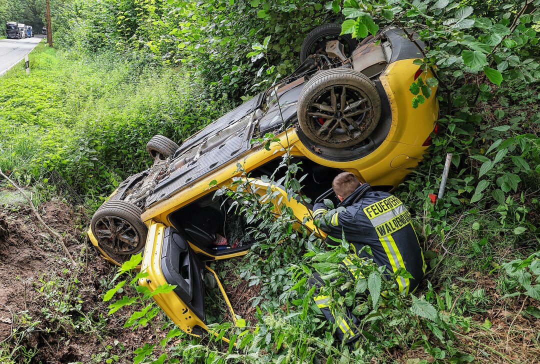 Update zum Unfall auf B175: PKW mit Kindern überschlägt sich - PKW mit Kindern an Bord überschlägt sich. Foto: Andreas Kretschel