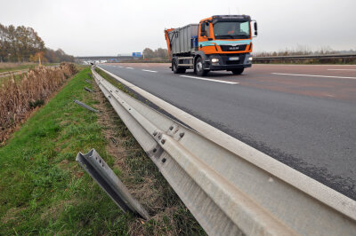 Update zum Unfall auf der A4: 68-jähriger LKW-Fahrer prallt gegen Leitplanken und verursacht hohen Sachschaden - Der LKW-Fahrer verursachte einen hohen Sachschaden. Foto: Andreas Kretschel