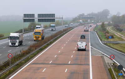 Update zum Unfall auf der A4: 68-jähriger LKW-Fahrer prallt gegen Leitplanken und verursacht hohen Sachschaden - Der LKW-Fahrer verursachte einen hohen Sachschaden. Foto: Andreas Kretschel