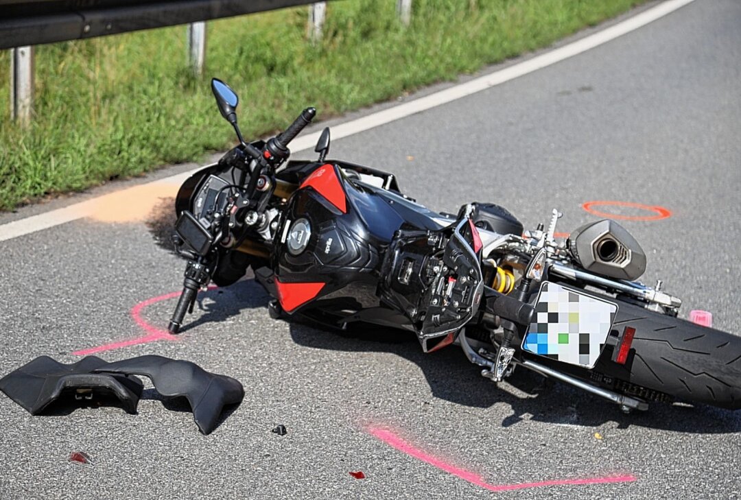 Update zum Unfall auf der B169: Motorrad prallt auf abbiegenden Audi - Am Samstagnachmittag kam es auf der B169 bei Frankenberg zu einem Verkehrsunfall, bei dem eine Person schwer verletzt wurde. Foto: Erik Hoffmann