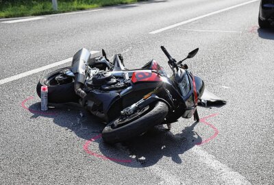 Update zum Unfall auf der B169: Motorrad prallt auf abbiegenden Audi - Am Samstagnachmittag kam es auf der B169 bei Frankenberg zu einem Verkehrsunfall, bei dem eine Person schwer verletzt wurde. Foto: Erik Hoffmann