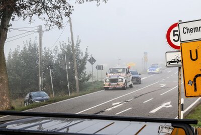 Update zum Verkehrsunfall auf Autobahnzubringer S255: Seat wird in Graben geschleudert - Am Morgen des 18. September ereignete sich gegen 8 Uhr ein Verkehrsunfall an der Kreuzung Zschocken, zwischen Lichtenstein und der Auffahrt zur A72 Hartenstein. Foto: Andreas Kretschel