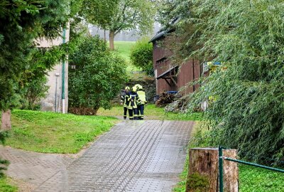 Update zum Wohnungsbrand im Erzgebirge: Verletzte Person im Krankenhaus - Die Feuerwehr löschte das Feuer. Foto: Niko Mutschmann