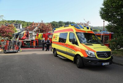 Update zum Wohnungsbrand in Freital: Bewohner wird durch Feuerwehr gerettet - In Freital brannte heute Morgen eine Wohnung. Foto: Roland Halkasch