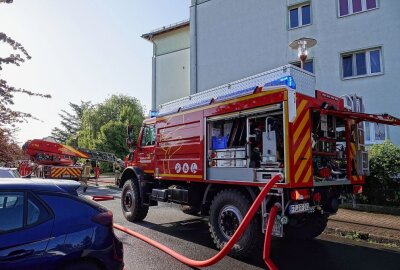 Update zum Wohnungsbrand in Freital: Bewohner wird durch Feuerwehr gerettet - In Freital brannte heute Morgen eine Wohnung. Foto: Roland Halkasch