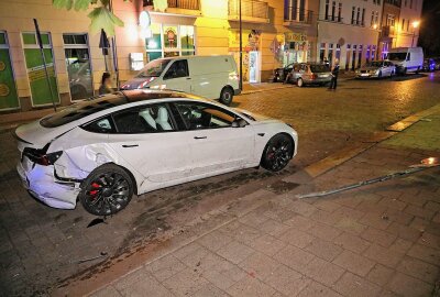 Update zur Kollision: Führerschein des Fahrers sichergestellt - Am Abend des 12. September ereignete sich gegen 20.30 Uhr ein Verkehrsunfall auf der Menageriestraße. Foto: Roland Halkasch