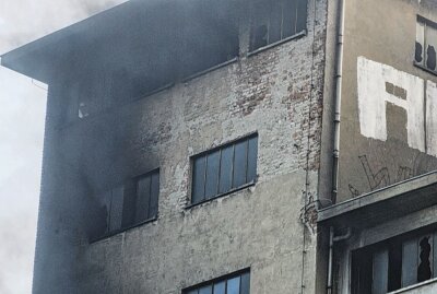 Update zur starken Rauchentwicklung bei Brand in Mittweida - Das Silo wurde später als KfZ- Werkstatt genutzt. Foto: Harry Härtel