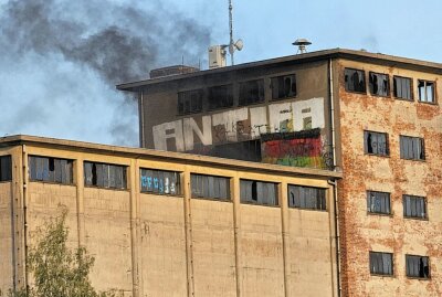 Update zur starken Rauchentwicklung bei Brand in Mittweida - Das Silo wurde später als KfZ- Werkstatt genutzt. Foto: Harry Härtel