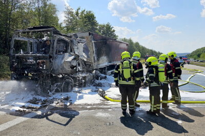 Update zur Vollsperrung auf der A4: LKW Brand zwischen Chemnitz und Lichtenau - Um 13:15 Uhr wurde der Polizeidirektion Chemnitz ein Brand auf der A4 gemeldet. 