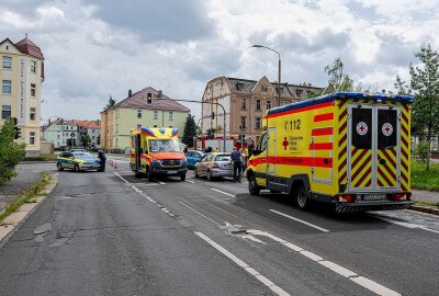 Update: Zwei Personen verletzt nach Überfahren einer roten Ampel - Am Sonntagmittag kam es in Zittau zu einem Unfall zweier PKW, bei denen sich mindestens zwei Personen verletzt haben. Foto: xcitepress
