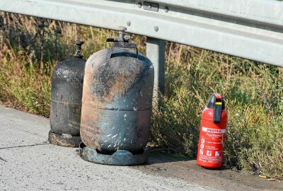 Urlaubsfahrt endet abrupt: Wohnmobil brennt auf Autobahn vollständig aus - Am Mittwochnachmittag ging ein Wohnwagen auf der A14 bei Döbeln in Flammen auf. Foto: EHL Media/Dietmar Thomas