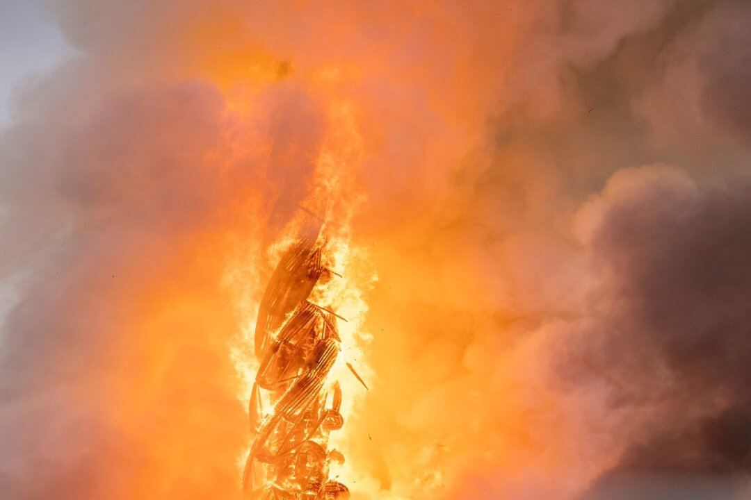 Ursache von Börsenbrand in Kopenhagen bleibt ungeklärt - Auch die ikonische Turmspitze des Gebäudes wurde völlig von den Flammen zerstört. (Archivbild)