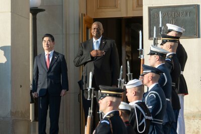 USA: Nordkoreas Soldaten tragen russische Uniformen - US-Außenminister Austin traf seinen südkoreanischen Amtskollegen in Washington. Hauptthema: Die von Nordkorea nach Russland entsandten Soldaten. 