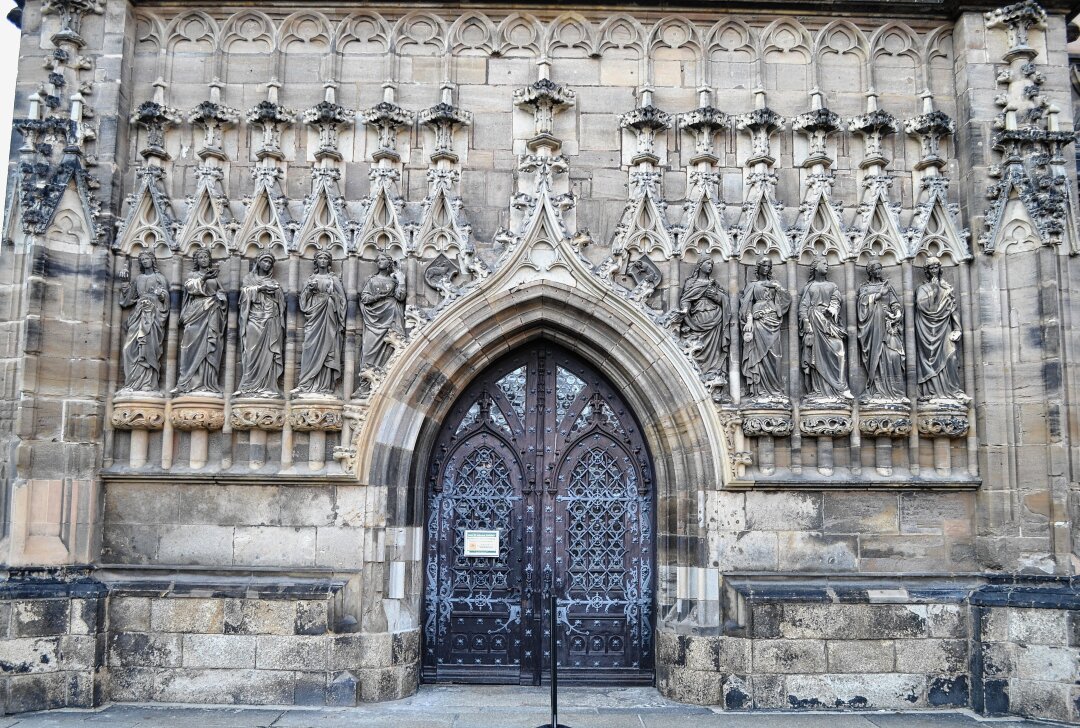 Vandalismus in der Innenstadt: 27-Jähriger nach Randale am Domhof gefasst - Zwickau Dom St. Marien Brautportal. Foto: Jürgen Sorge