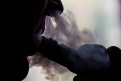 Vapen: Wie gefährlich ist Passiv-Dampfen für Kinder? - Trotz ihres vermeintlich harmlosen Images sind Vapes und E-Zigaretten keineswegs gesundheitlich unbedenklich.