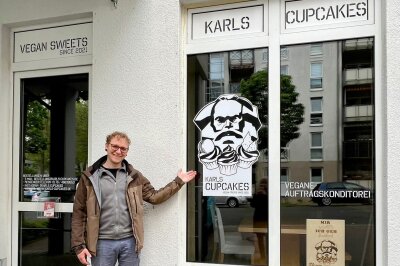 Vegane Schulanfangstorten und Cupcakes verzaubern Schulanfänger in Chemnitz - Der Inhaber Erik ist ein talentierter und leidenschaftlicher Konditor aus Chemnitz. "Seit über 10 Jahren lebe ich aus ethischen Gründen vegan.", sagt er.