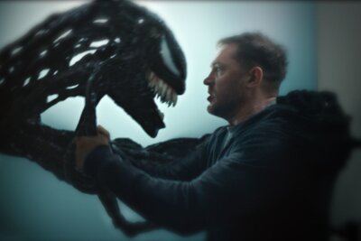 Venom und sein letzter Tanz: Das sind die Kino-Highlights der Woche - In "Venom: The Last Dance" kämpft Eddie Brock (Tom Hardy) ein letztes Mal mit seinem unberechenbaren Alien-Parasiten.