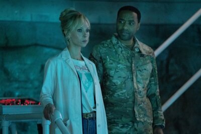 Venom und sein letzter Tanz: Das sind die Kino-Highlights der Woche - Rex Strickland (Chiwetel Ejiofor, mit Juno Temple) möchte Venom unbedingt einfangen.