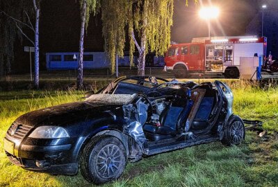 Verbotenes Autorennen in Zittau: Fahrer verliert auf nasser Straße Kontrolle über PKW - Wie die Polizeidirektion Görlitz mitteilte, ereignete sich gegen 23 Uhr am Freitag ein schwerer Verkehrsunfall in Zittau. Foto: xcitepress